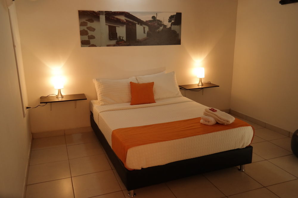 Otono Hostel Сан-Хиль Экстерьер фото